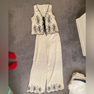 NWT Illa Illa embroidered linen set